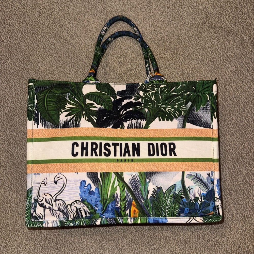 Lady D thrifted duffle bag in large